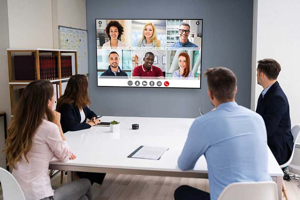 Conferenceroom with a big screen